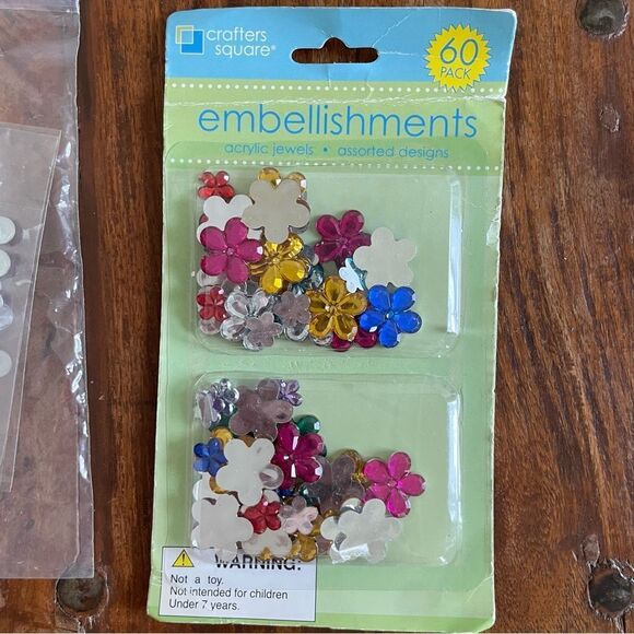 Lot of Embellishments Acrylic Jewels Assorted Designs - Picture 2 of 10